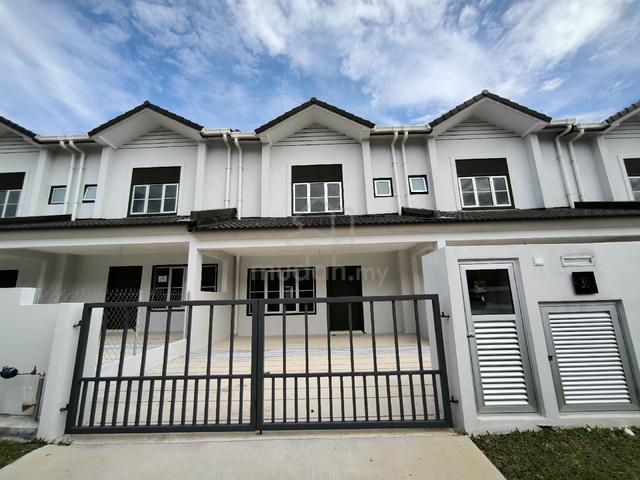 Direct Owner - 2 Storey Terrace M Senyumia Bandar Baru Salak Tinggi 1