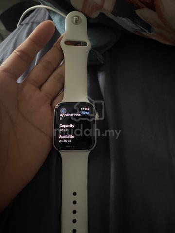 Apple Watch SE 44mm (1st gen) - photo 3 of 5
