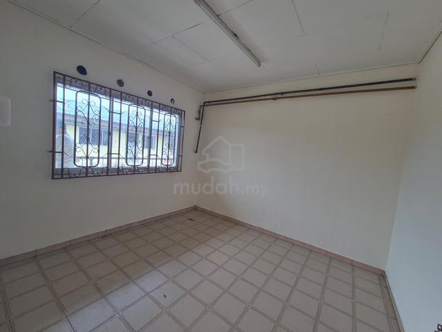 Taman Tampoi Utama Flat 3