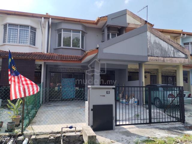 Double Storey Renovated, Cat Baru,  di Taman Langat Murni, Dekat KLIA 1