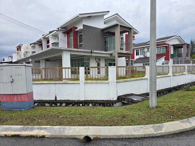 Bandar Puncak Alam, Corner Unit - Double-Storey Terrace House Maple II 1