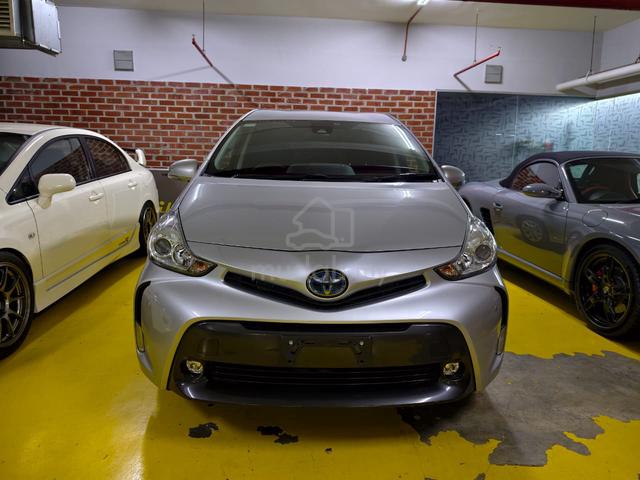 2019 Toyota Pruis Alpha - 2
