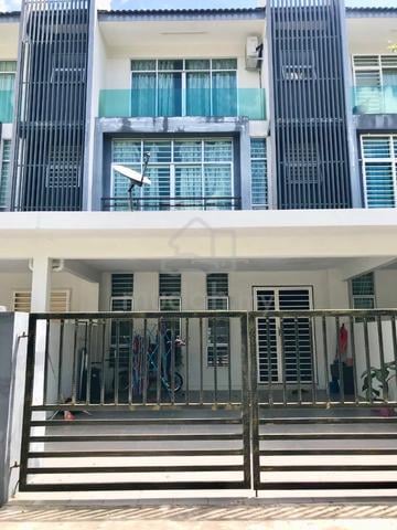 SUITABLE BIG FAMILY | 7 BEDROOMS 3 Storey Linkhouse Bangi Avenue 1
