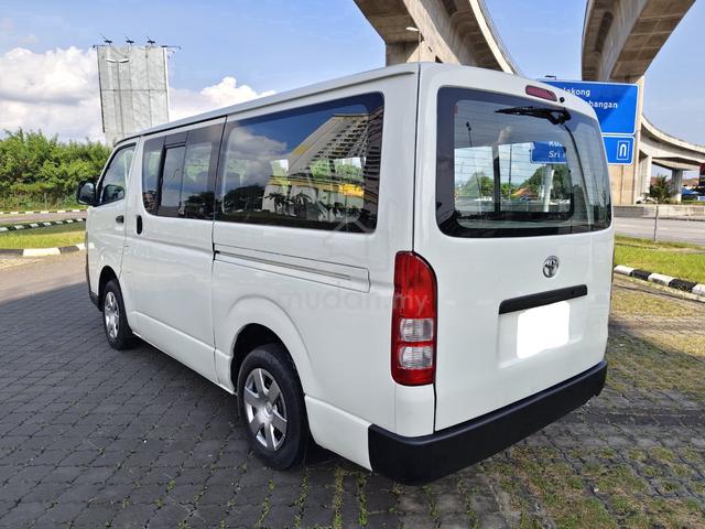 2010 Toyota HIACE 2.5 (M) Panel Van Low Roof - 5