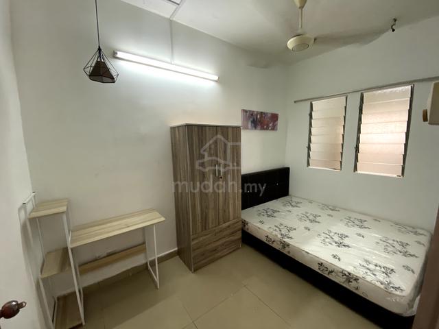 Middle Room Block D Mentari Court Bandar Sunway PJ 2