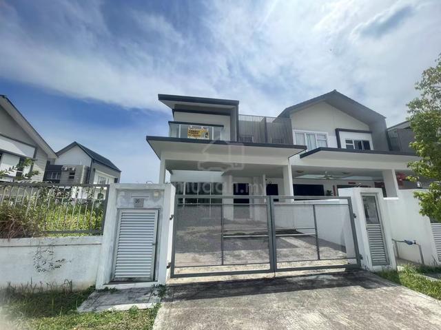 Corner lot with close proximity to the main entrance and amenities 1