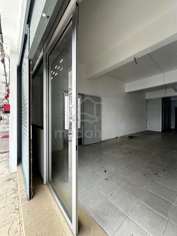 Extra Long Ground Floor Shop Lot For rent, Parit Buntar 1