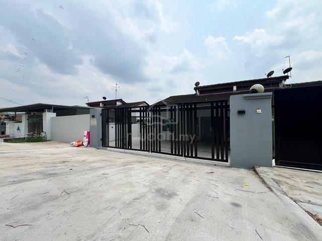 Ulu Tiram Taman Dato yahya Shaban Single Storey Semi-Detached House 1