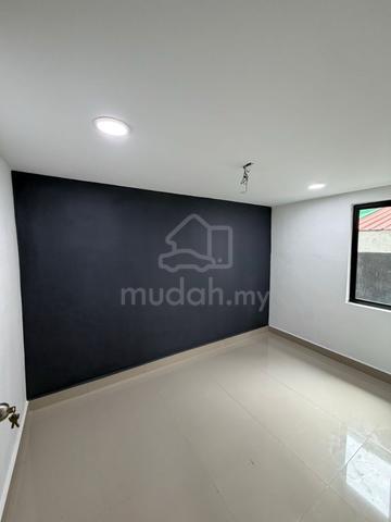 DoubleStorey/TamanJohorJaya/Renovated/3B2B/Freehold 1