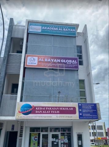 Office shoplot spaces 3 storeys in Bandar Enstek 1