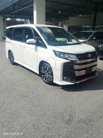 2023 Toyota NOAH 2.0  (A) Low Milg 7K Km ONLY - 4