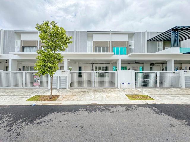 FREEHOLD Double Storey Taman Bayu Sutera, Bandar Sri Sendayan 1