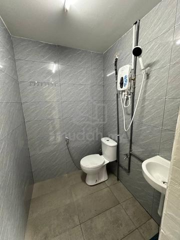 3 min walking CIQ MASTERBED New Unit Jb town / Pelangi Woodland 4