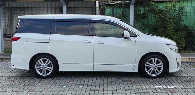 Nissan ELGRAND 3.5 (A) 360 R/CAMERA POWER BOOT - 5