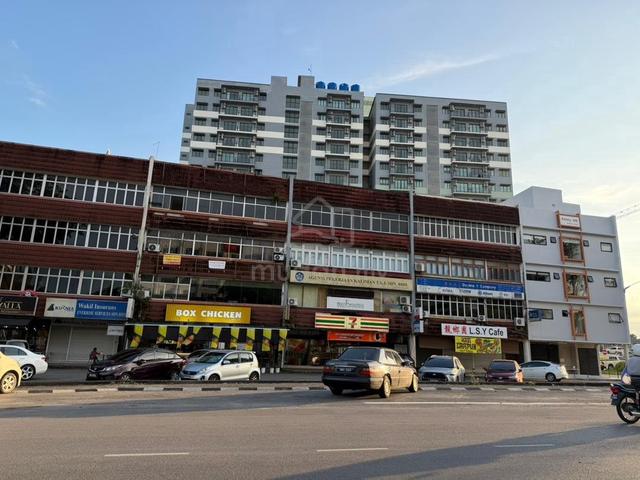 Hidden Gem, Near Swinburne 4-Storey Shoplot @ Kenny Hill, Kuching. 1