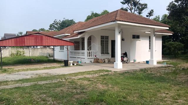 Banglo laman luas @Desa Rahmat, Panji, KB 1