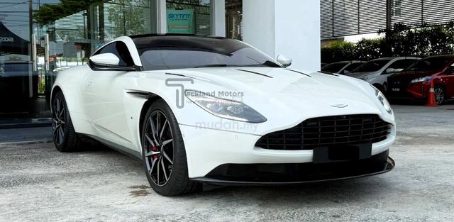 2017 Aston Martin DB11 5.2 V12 30K KM Only - 1