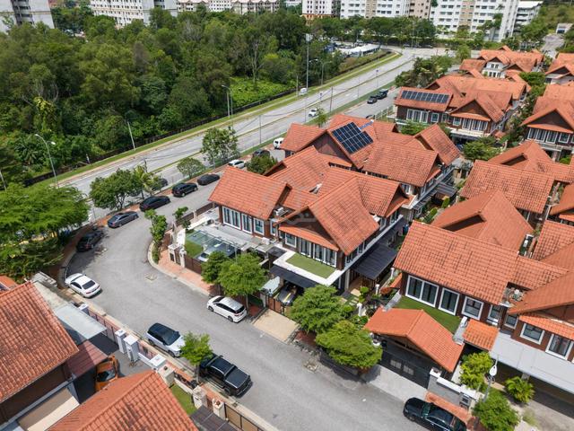 Nicely Renovated 2 Storey Semi-D With Dipping Pool Alam Sutera, Buki 1