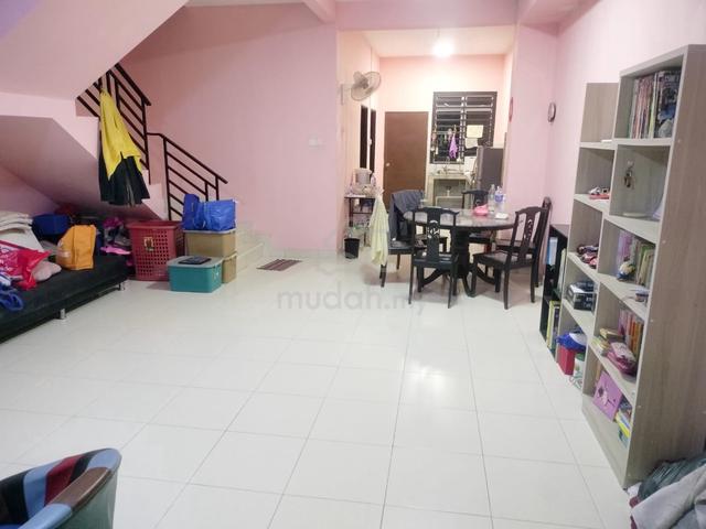 Scientex @ Senai 4 Beds 2 Baths Basic Furnished Nice Unit For Sale 1