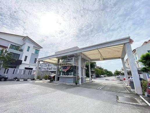 3 Storey SemiD at Taman Tropika2 Freehold Below Market Price Easy Loan 1