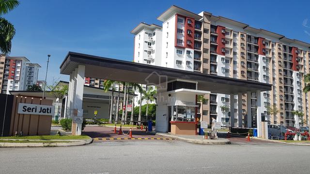 Setia Alam Seri Jati Master Bedroom for Rent 1