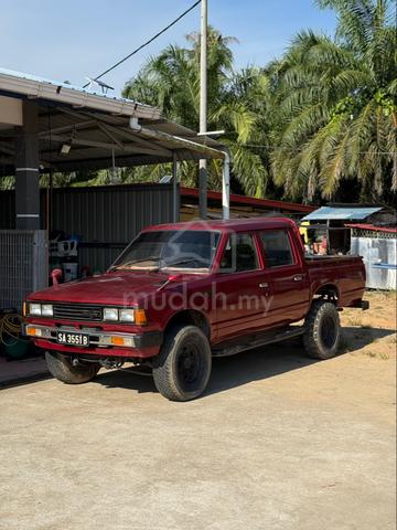 Nissan Datsun 720 4 Door - 2