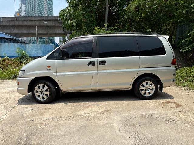 2002 Mitsubishi DELICA 2.4 SPACEGEAR (A) - 3