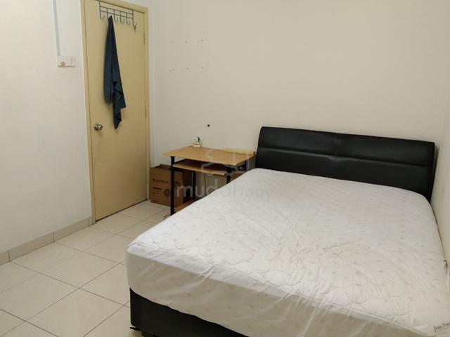 Decent Master Bedroom With Attached Bathroom 1
