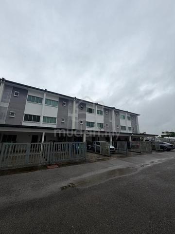 OXFORD PARK AVENUE CORNER TOWNHOUSE At GREENWOOD 9TH MILE KUCHING 1