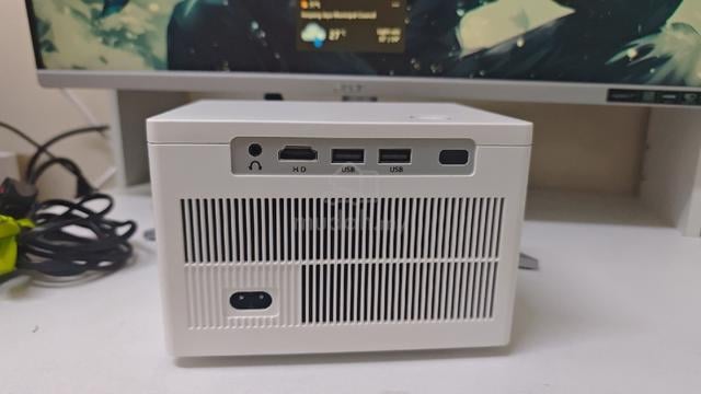 HD & 5G Projector – Like New, Used Once Only - photo 4 of 6