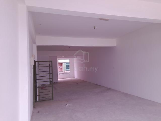 Intermediate 4 storeys shop houses  5