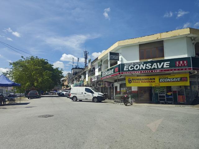 Facing main road 2 storey shop house 22x75 Jalan Sungai Jelok Kajang 1