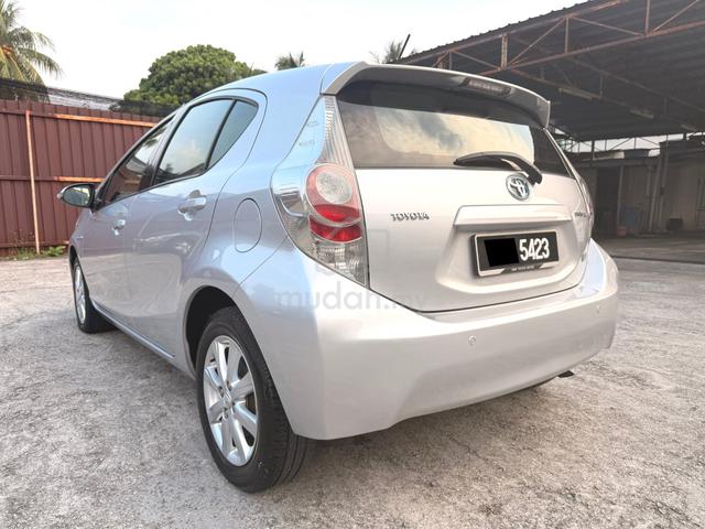2013 Toyota PRIUS C 1.5 (HYBRID) FULLSERVICETOYOTA - 4