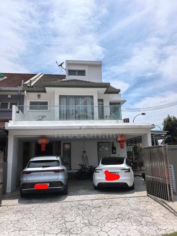 CORNER LOT FULLY RENOVATED 2.5 Storey House Taman Megah 2 Cheras 1