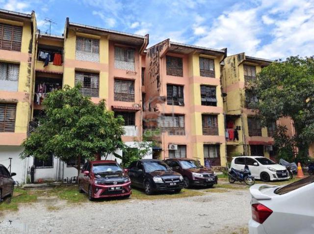 Flat Dato Ahmad Razali 1