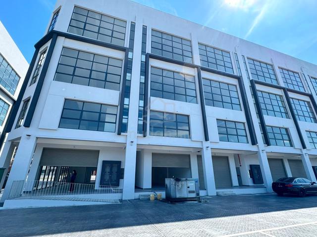New 3-4 Storeys Shop Retail In Bandar Bukit Tinggi, Klang 1