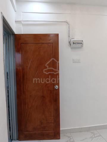 Flat Air Biru|Pasir gudang |Pelabuhan Pasir Gudang 1