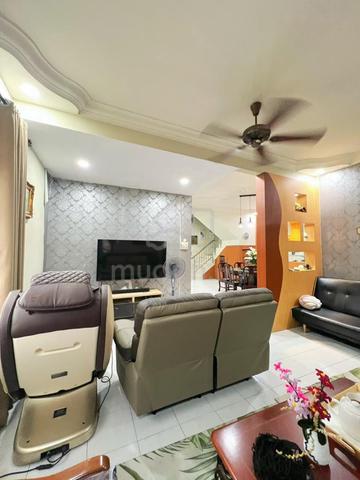 Renovated Bukit Indah End Lot Double Storey House Near Nusa Bestari 1