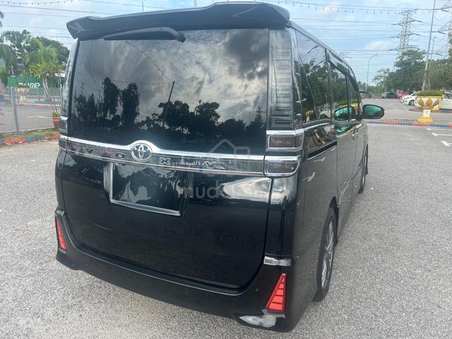 2020 Toyota VOXY 2.0 ZS KIRAMEKI III (A) - 2
