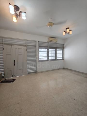 2.5 storey terrace | Island Glades | Greenlane | 1400sf | reno | Sale 1