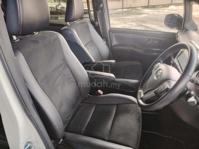 2021 Toyota VOXY 2.0 ZS KIRAMEKI III (A) - 4
