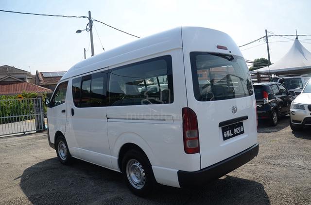 2010 Toyota HIACE 2.5D WINDOW VAN 11 Seater - 4