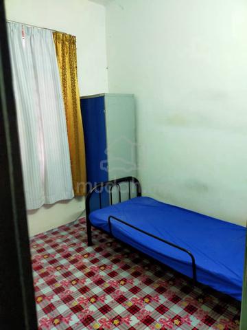 Puchong Prima LRT Station Orchid Lotus Apartment bilik single. 1