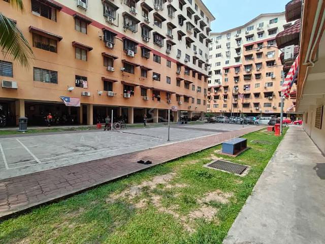 Aman Putra Apartment 1