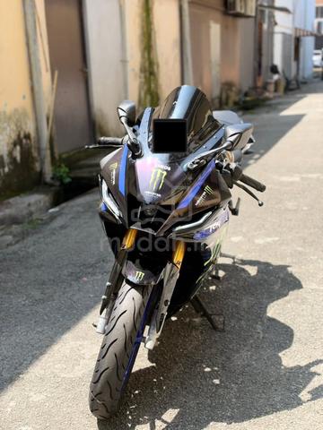 LOW MILLEAGE Yamaha R15m monster R15 full loan OTR - photo 2 of 5