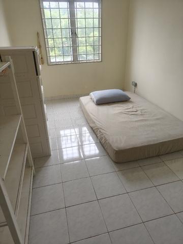 Bilik Master dan Medium untuk disewakan di Endah Regal condominium
1