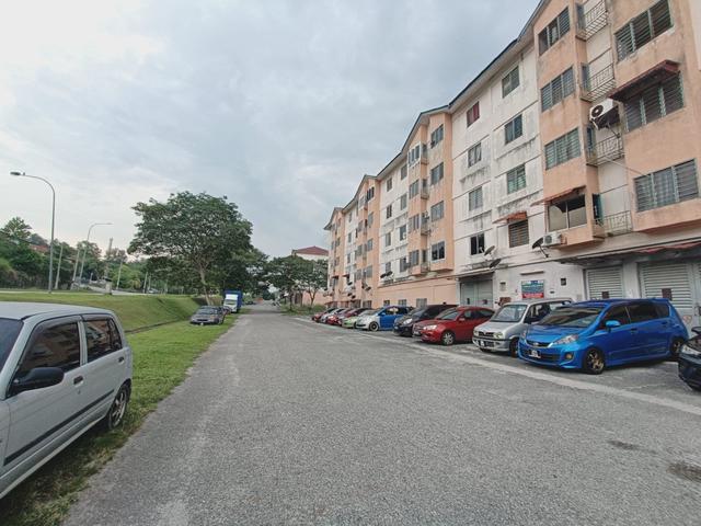Rumah Pangsa College Heights Pajam 1