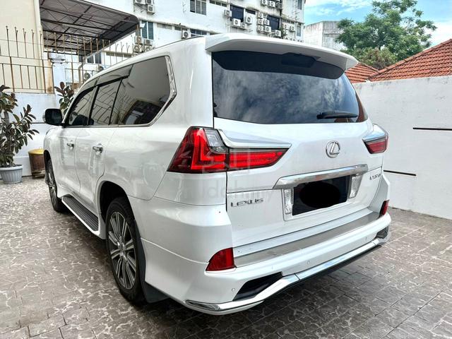 2016 Lexus LX570 5.7 (A) - 5