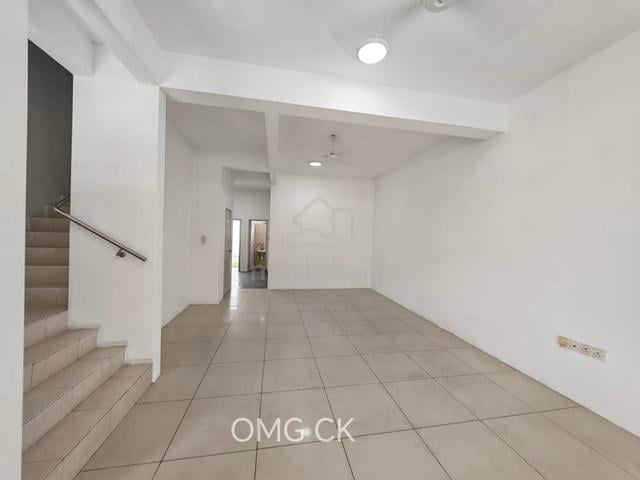 FOR RENT Mahkota Banting Double Storey Intermediate House 1
