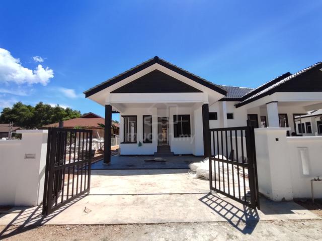 Semi D BARU Kampung Wakaf Tengah 4 Bilik 1,400 SQFT Tepi Kuarters Guru 1